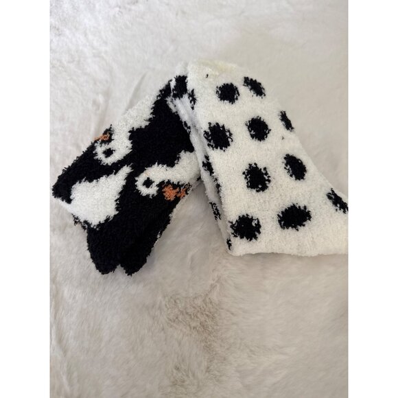 Stay Cozy Women's Black & white Fuzzy Crew Socks NEW size 4-10 - Picture 2 of 3